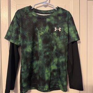Under Armour Boys Green Black Long Sleeve Shirt. Stand out! Size 6.